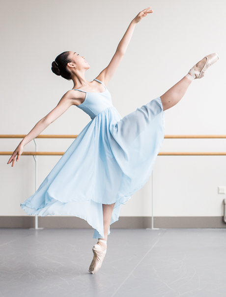 Capezio Robe à fines bretelles avec jupette en Georgette